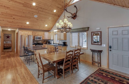 Crosslake Cabina | Pine Lake Lodge, Lakefront Swimming Beach, Dock, Room for 16, Live the lake life