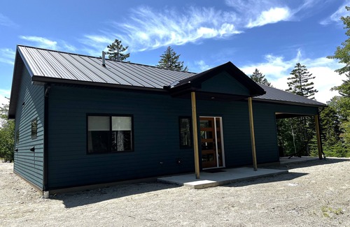 Southwest Harbor Casa | Pine Lodge: 2-bedroom vacation home minutes to Acadia National Park