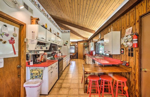 Compton Casa | ‘Pine Lodge Cabin’ en 450 acres en las montañas Ozark