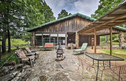 Compton Casa | ‘Pine Lodge Cabin’ en 450 acres en las montañas Ozark