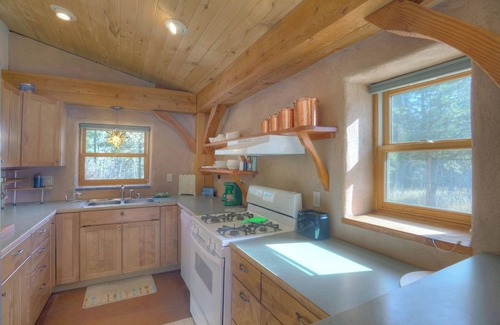 Los Ranchitos Estates Cabina | Pine Meadow Cabin | Straw Bale, Solar Powered Cabin in Woods - Pets OK