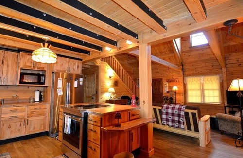 Carriage Hills Casa | Pine Meadows - 3 bedroom log home in quiet setting