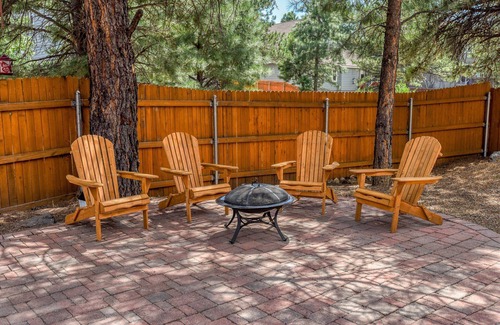 Ponderosa Trails Casa | Pine Mountain Trail | Pool Table | Dog & Family Fun in Flagstaff