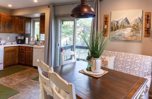 Florissant Cabina | Pine Ridge Cabin– Acogedor y tranquilo