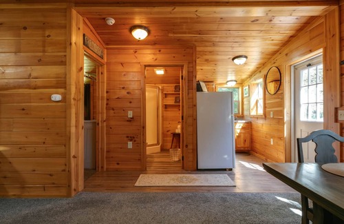 Wellsboro Casa | Pine Ridge Cabin: an all-seasons Wellsboro getaway