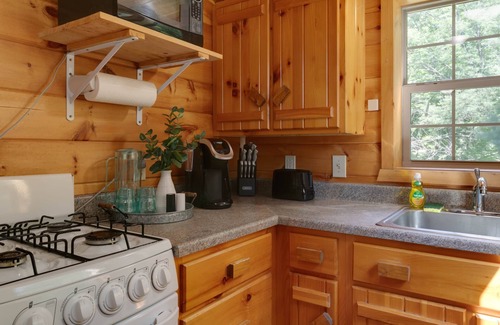 Wellsboro Casa | Pine Ridge Cabin: an all-seasons Wellsboro getaway