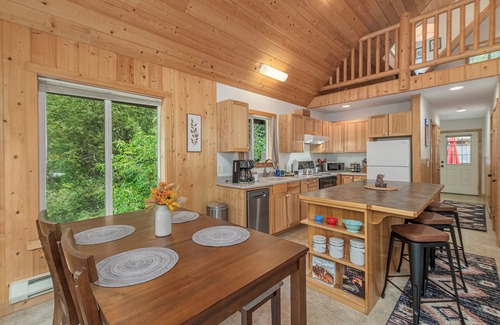 Leavenworth Chalet De Esquí | Pine River Retreat-Hot Tub, Close to Lake/Golf/Ski