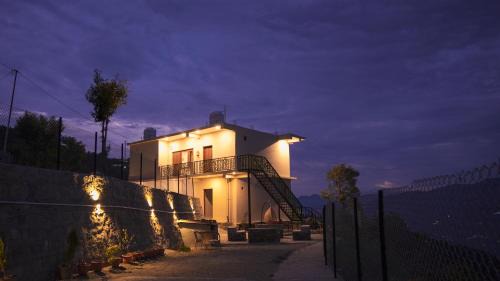 Tehri Cama Y Desayuno | Pine tales