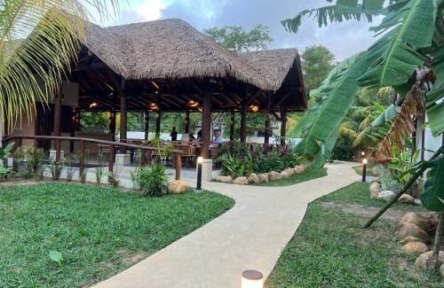 Mahe Island Apartamento | Pineapple Beach Villas