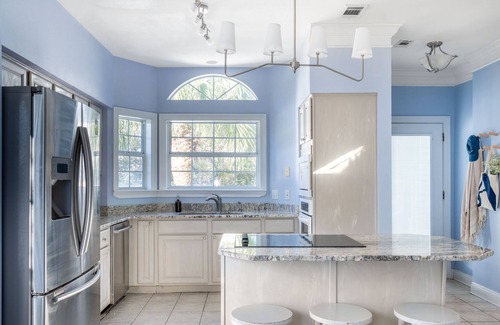 Crystal Shores Casa | Pineapple by AvantStay | Spectacular Destin Getaway Only 1 Block To Beach