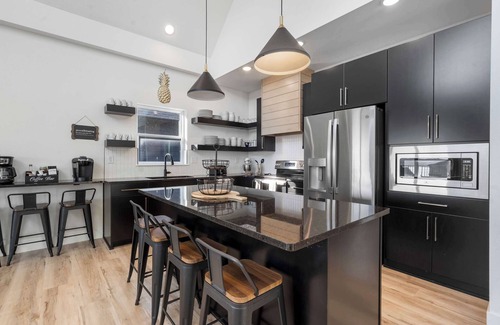 Hollister Casa | Pineapple Pointe - Stay for 20