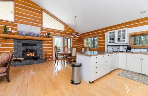 East Kootenay Apartamento | Pinecone Cottage | Hot Tub | Fireplace | Foosball