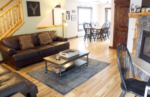 Warrior's Mark Casa | Pinecreek #E - 3 BR - Pool and Hot Tub Access - Close to Town - Shuttle to Slopes