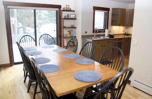 Warrior's Mark Casa | Pinecreek #E - 3 BR - Pool and Hot Tub Access - Close to Town - Shuttle to Slopes