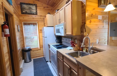 Elcho Cabina | Pineview Cabin en Bayview Cabin Resort en el pintoresco lago Northwoods en Wi.