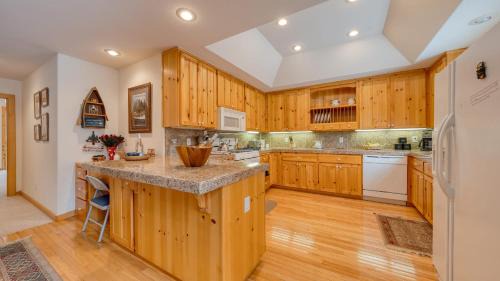 Truckee Casa | Pinewood Lodge by AvantStay Cozy Cabin Near Ski Resorts Hiking