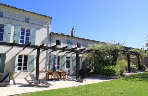 Mortagne-sur-Gironde Casa | ROSA *** 244m2 .......