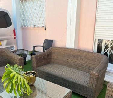 Olivais Cama Y Desayuno | Pink House - Lisbon