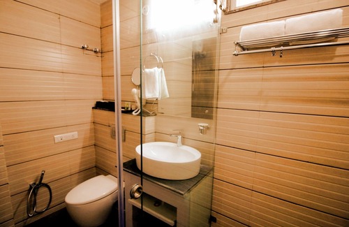 Lucknow Hotel | Pinnacle by Click Hotels, Lucknow