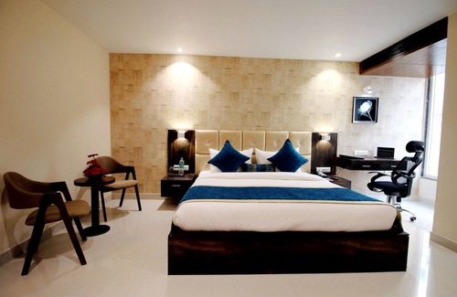 Lucknow Hotel | Pinnacle by Click Hotels, Lucknow