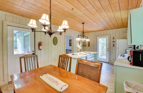 Rocky Bottom Cabaña | Pinnacle Mountain Falls: Sunset Cottage w/ Deck