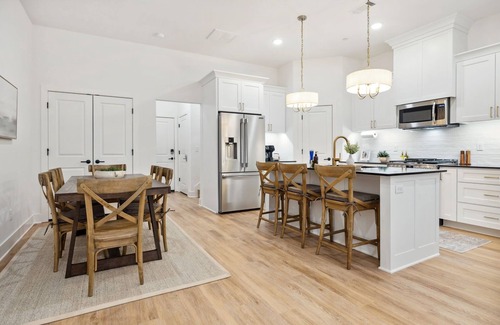 Rogers Casa | Pinnacle Row - 0.8mi to Promenade-2 Mi to The Amp