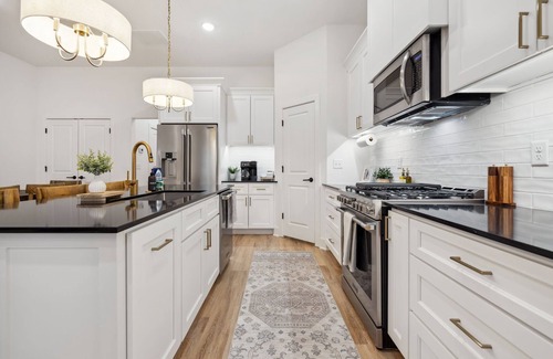 Rogers Casa | Pinnacle Row - 0.8mi to Promenade-2 Mi to The Amp