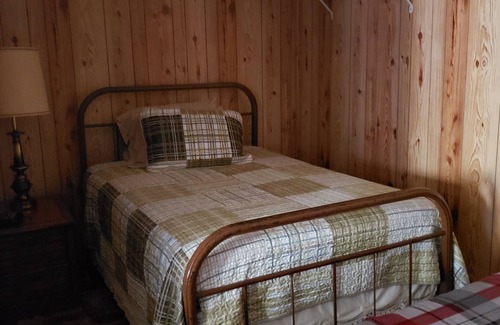 Hornbeak Cabina | Pintail Lodge. Fishing and Hunting Efficiency Lodge.
