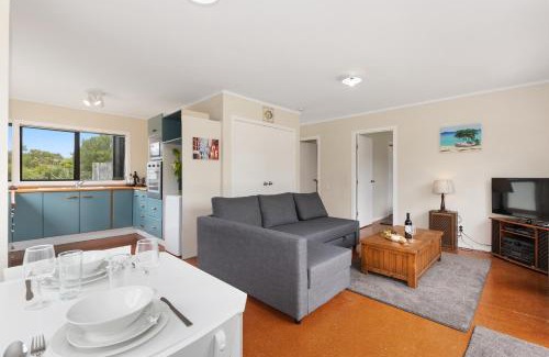 Mangawhai Casa | Pipi Cabin - Mangawhai Village Bach