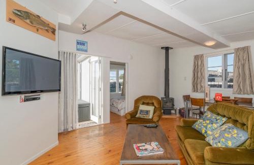 Whangamata Casa | Pipi Palace - Whangamata Bach