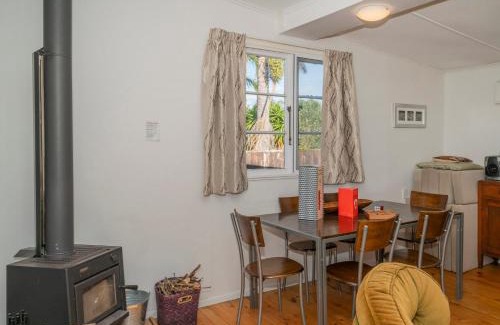 Whangamata Casa | Pipi Palace - Whangamata Bach