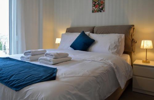 Pasalimani Apartamento | Piraeus Two Bedroom Apt The Coastal Nest