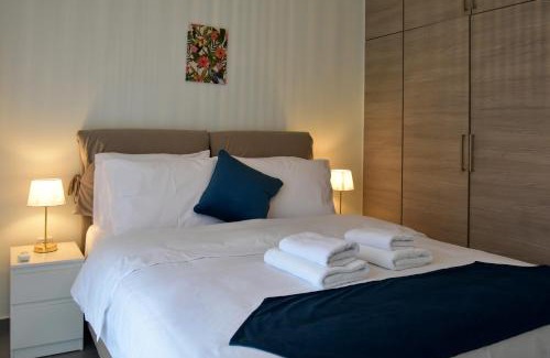 Pasalimani Apartamento | Piraeus Two Bedroom Apt The Coastal Nest