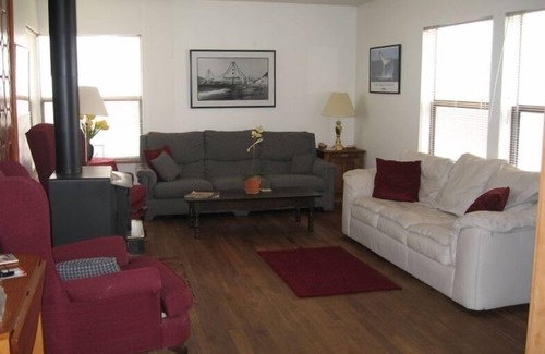 Dillon Beach Casa | Pirate's Cove, ideal para familias, 12 plazas, bañera de hidromasaje, admite mascotas, wifi gratis