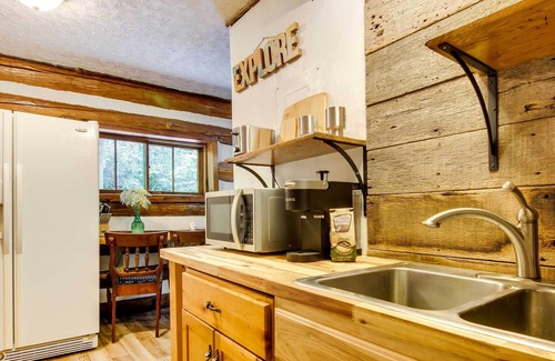 Pisgah Forest Cabina | Pisgah Forest Cabin w/ Mountain + Waterfall Views!