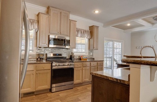 Asheville Apartamento | Pisgah Retreat w/ Hot Tub & Private River Access