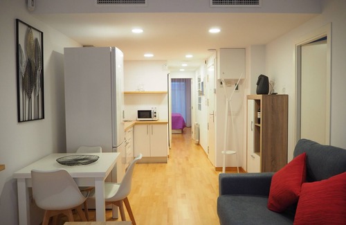 Eixample Apartamento | Piso moderno en Girona centro con patio, 2hab, Wi-Fi
