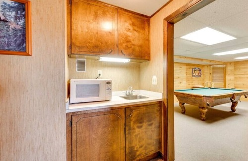 Pittsburg Apartamento | Pittsburg Vacation Rental w/ Pool Table & Views!