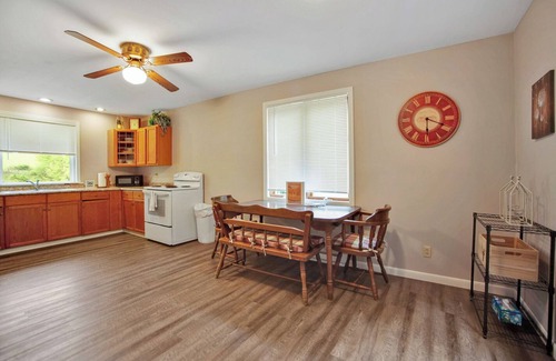 Westfield Casa | Plank Road Retreat-Pet Friendly near Westfield