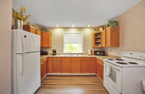 Westfield Casa | Plank Road Retreat-Pet Friendly near Westfield
