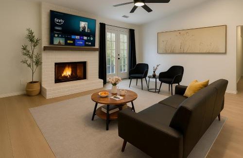Plano Casa | Plano Hideaway Relax, Swim and Play Together