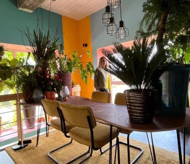 Poelkapelle Apartamento | Plantkot, a cozy apartment full of plants of tinykot