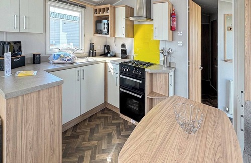 Layer Marney Casa | Platinum Caravan (Pet)