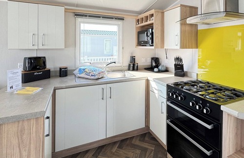 Layer Marney Casa | Platinum Caravan (Pet)