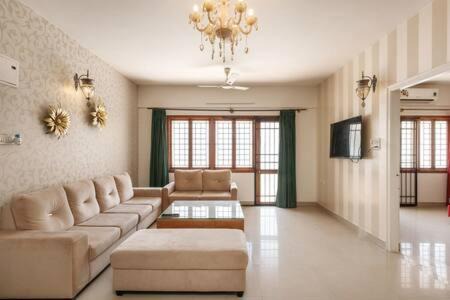 Kalyan Nagar Apartamento | Platinum Oak by JadeCaps AC Wifi Central Area