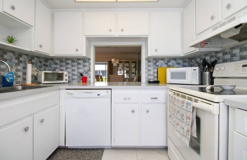 East Naples Condominio | PLAY GOLF HERE! GLADES COUNTRY CLUB 2/2 LOVELY SEASONAL/6 MONTH/1 DAY AVAILABLE!