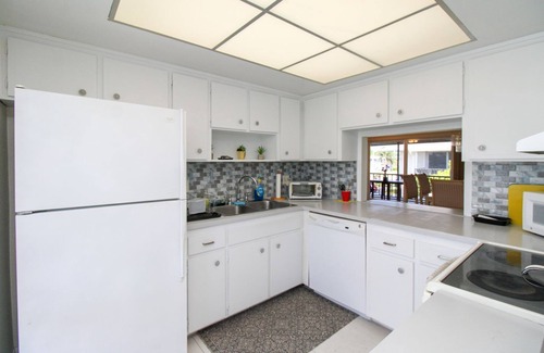 East Naples Condominio | PLAY GOLF HERE! GLADES COUNTRY CLUB 2/2 LOVELY SEASONAL/6 MONTH/1 DAY AVAILABLE!