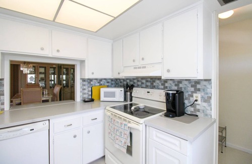 East Naples Condominio | PLAY GOLF HERE! GLADES COUNTRY CLUB 2/2 LOVELY SEASONAL/6 MONTH/1 DAY AVAILABLE!