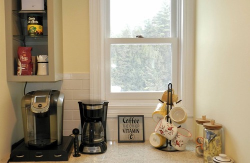 Windham Casa | Play & Relax in Windham – Spacious Bedrooms, Hot Tub, Fire Pit & Basement Den