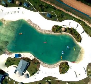 Tumba Vieja Apartamento | Playa Dorada Apartamento con Piscinas, Toboganes y Diversión